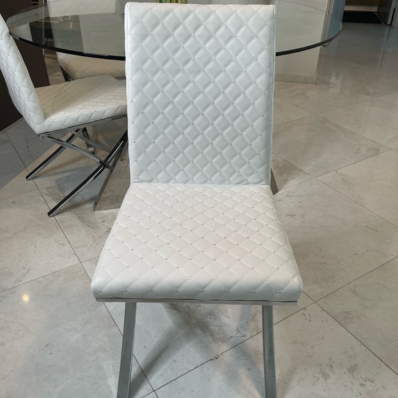 Glass Kitchen table - Picture 3 of 7